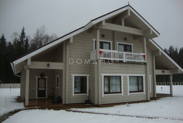 Проект дома из клееного бруса с несложными фасадами