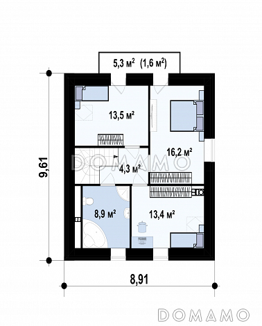 Проект дома с отделкой кирпичом, камином в гостиной, изолированной кухней, открытой террасой / План мансардного этажа