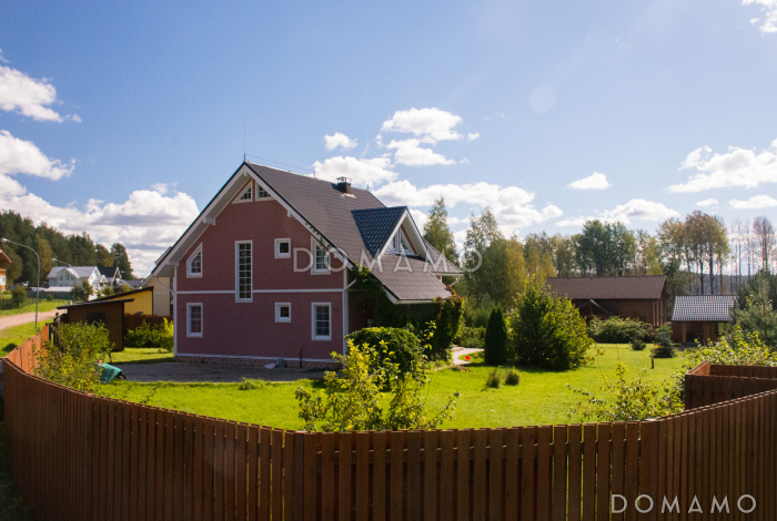 Проект каркасного дома с большой открытой террасой