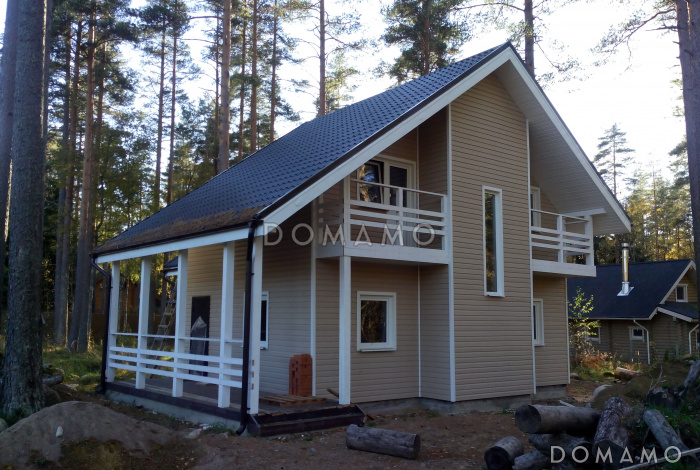 Дом с объединенной кухней-гостиной и большой террасой