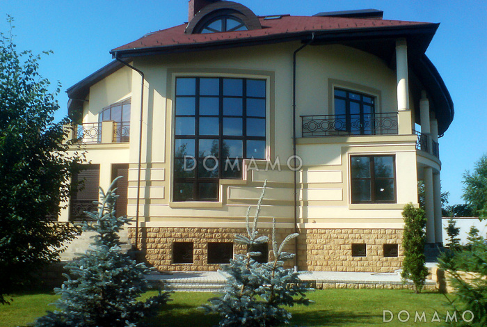 Проект коттеджа с двусветной гостиной и зимним садом