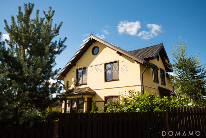 Проект дома из газобетона с эркером и спальней на первом этаже