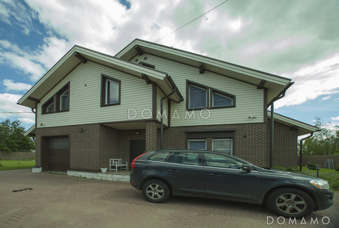 Проект кирпичного дома с отделкой из двух материалов