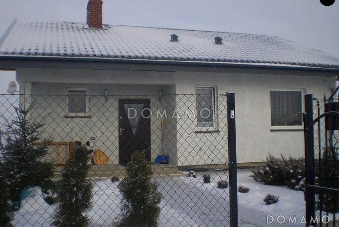 Проект небольшого одноэтажного дома из газобетона с двумя спальнями и террасой