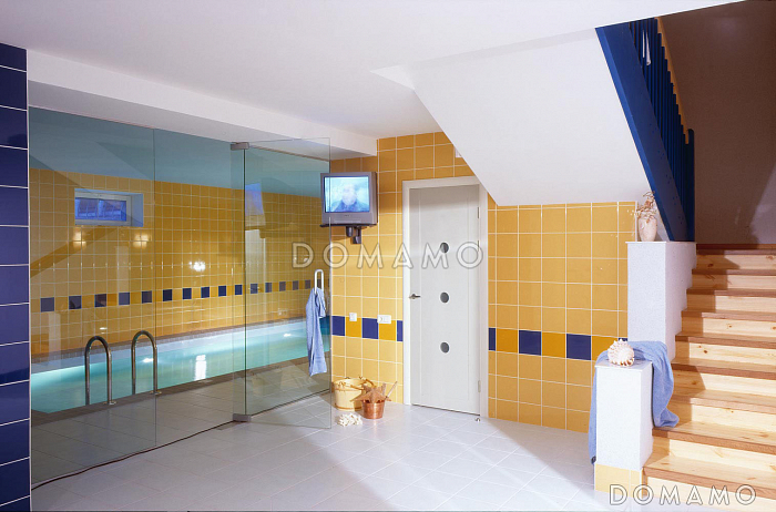 Проект дома из пеноблоков с гаражом и бассейном расположенные на цокольном этаже