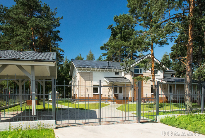 Проект дома из пеноблоков с просторным холлом на мансардном этаже