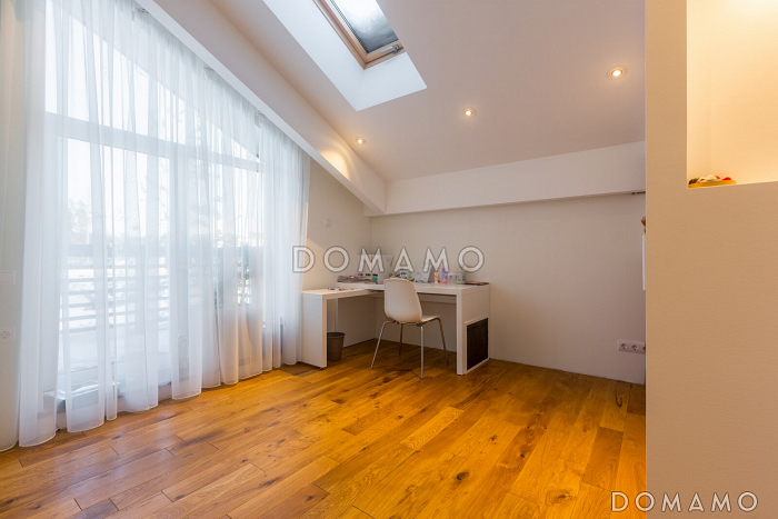 Проект двухэтажного дома из газобетона с 5 спальнями, сауной и большим балконом