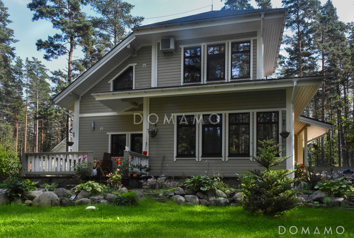 Проект дома из кирпича с местом для трех авто