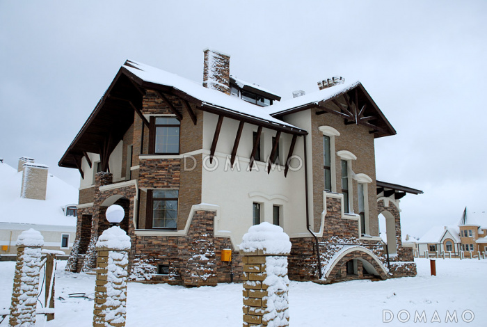 Проект коттеджа в стиле шале с двусветной гостиной