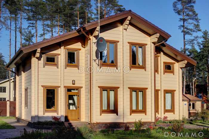 Проект дома из клееного бруса с большой верандой перед домом