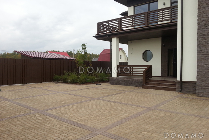 Проект двухэтажного дома из пеноблоков с большими окнами