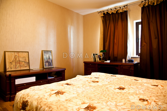 Проект дома из газобетона с местом для трех авто