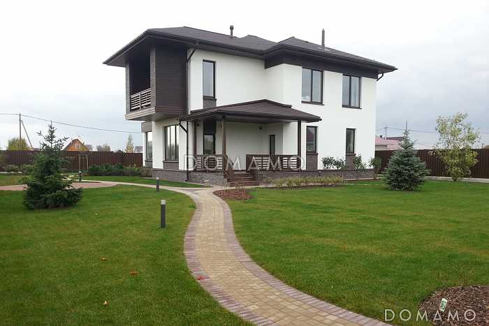 Проект двухэтажного каркасного дома с большими окнами