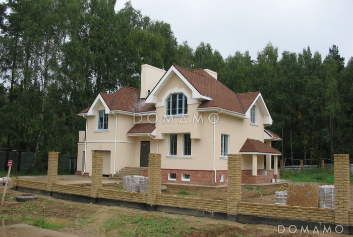 Проект дома из кирпича со сложной формой кровли