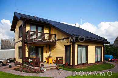 Проект кирпичного дома с балконом