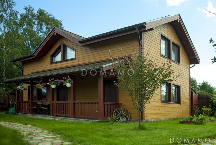 Проект каркасной бани с угловой крытой террасой, сараем и мансардным этажом